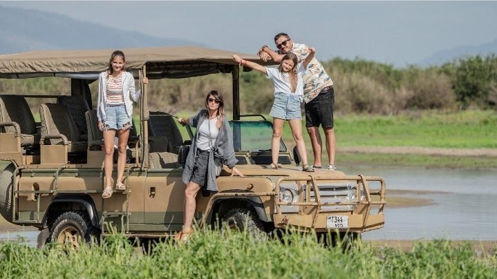 Bushman Walking Safari – Village Tour – Boat Safari
